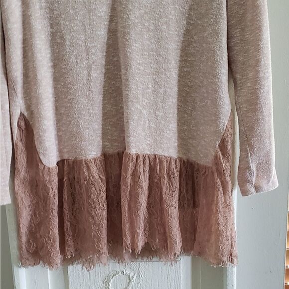 FINAL SALE🌷Zara V-neckline sweater with Lace hem detail. Size L - Picture 6 of 12